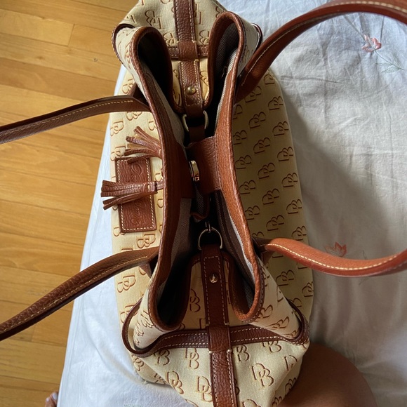 Dooney & Bourke Pocketbook Tote -Material & Leather - Picture 13 of 15